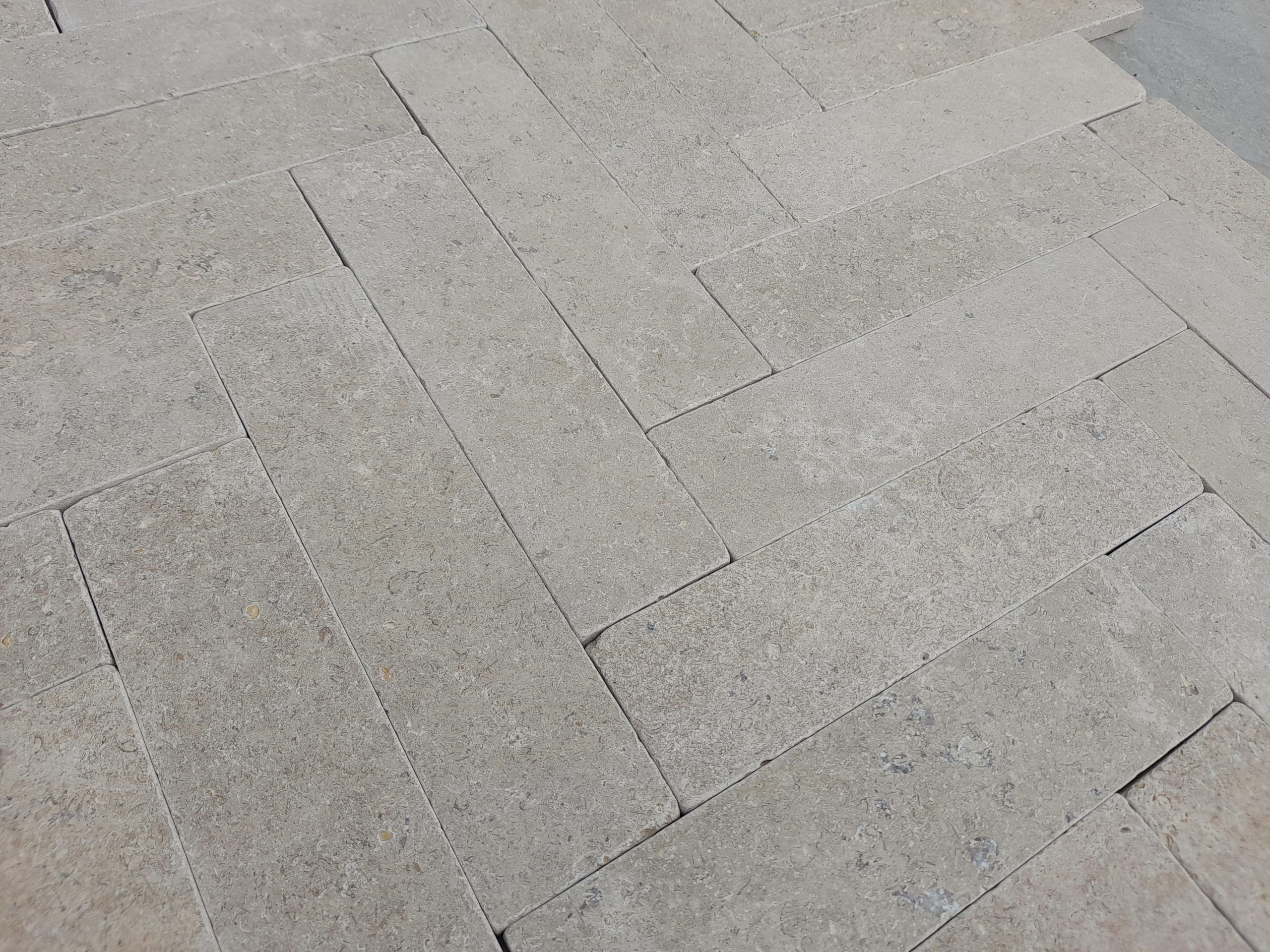 Ashlar Tumbled Limestone Bricks