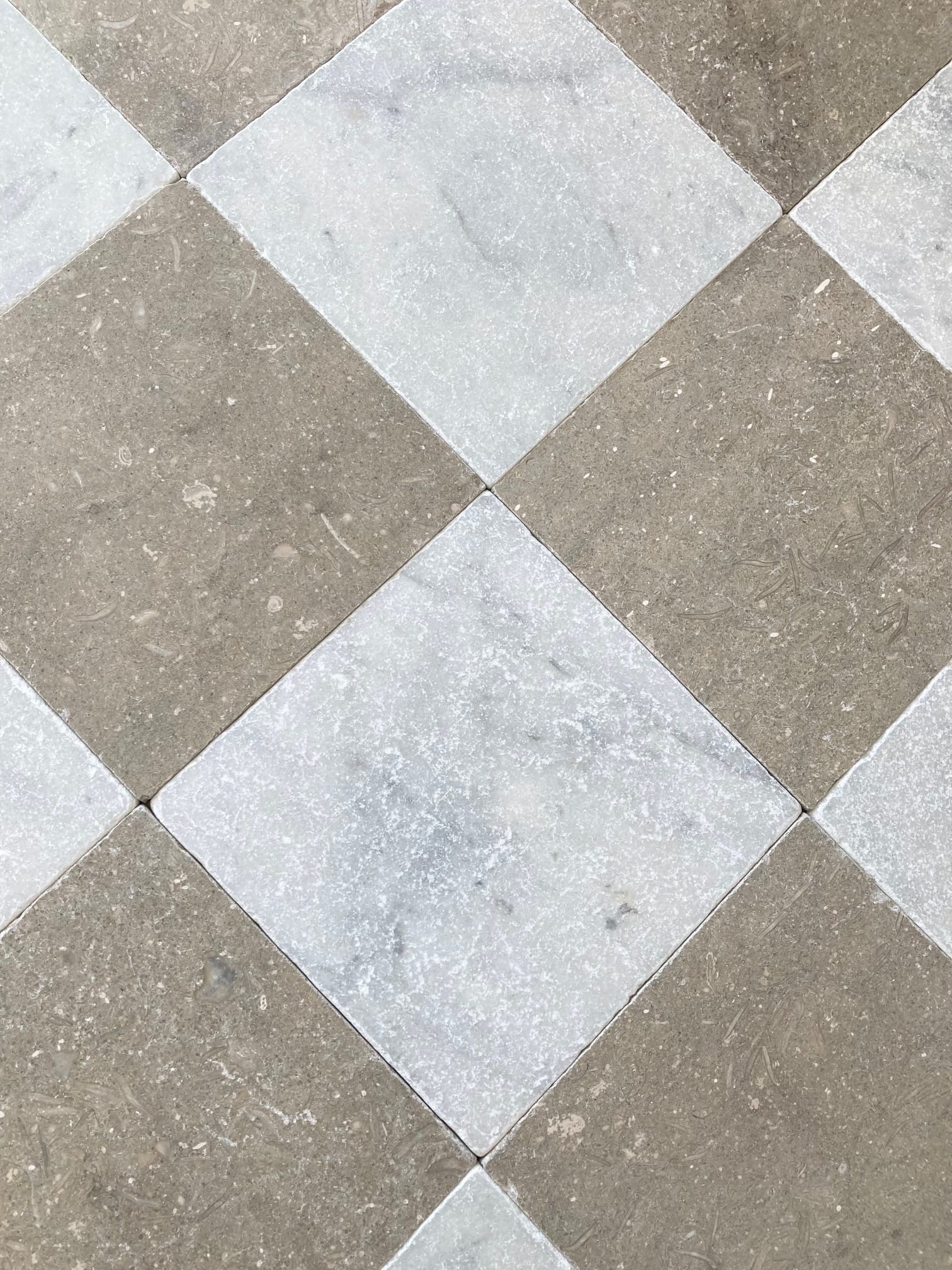 Olivestone Tumbled Limestone and Carrara Tumbled Marble Chequer