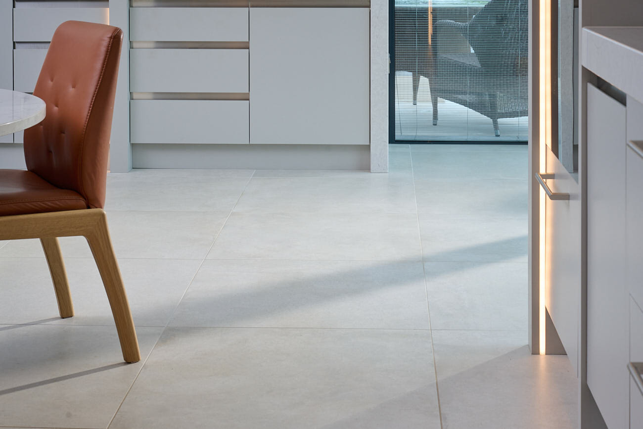Saturn Natural Powder Bone Porcelain
