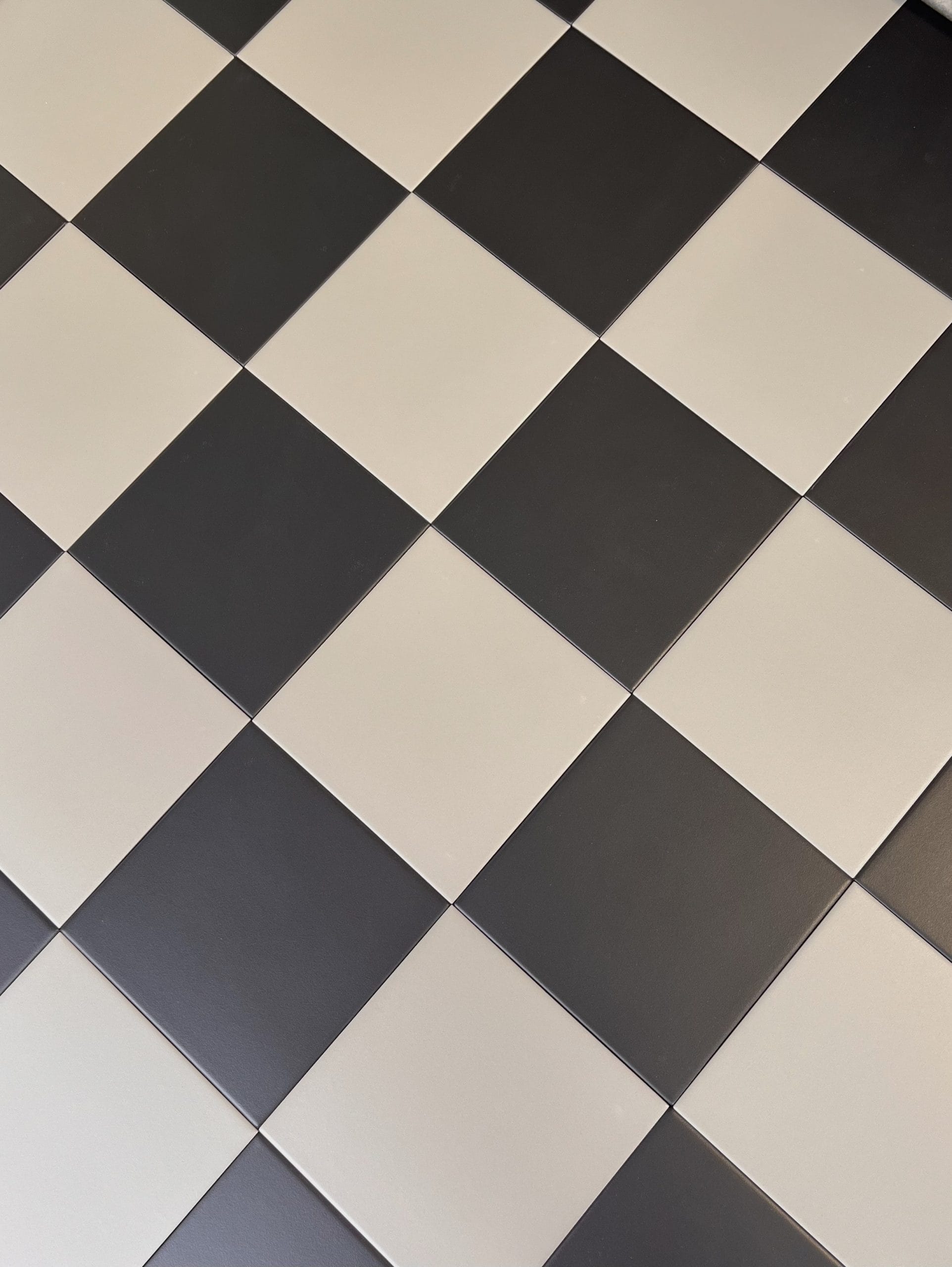 Victorian Pastello Dutch White and Black Chequer Porcelain