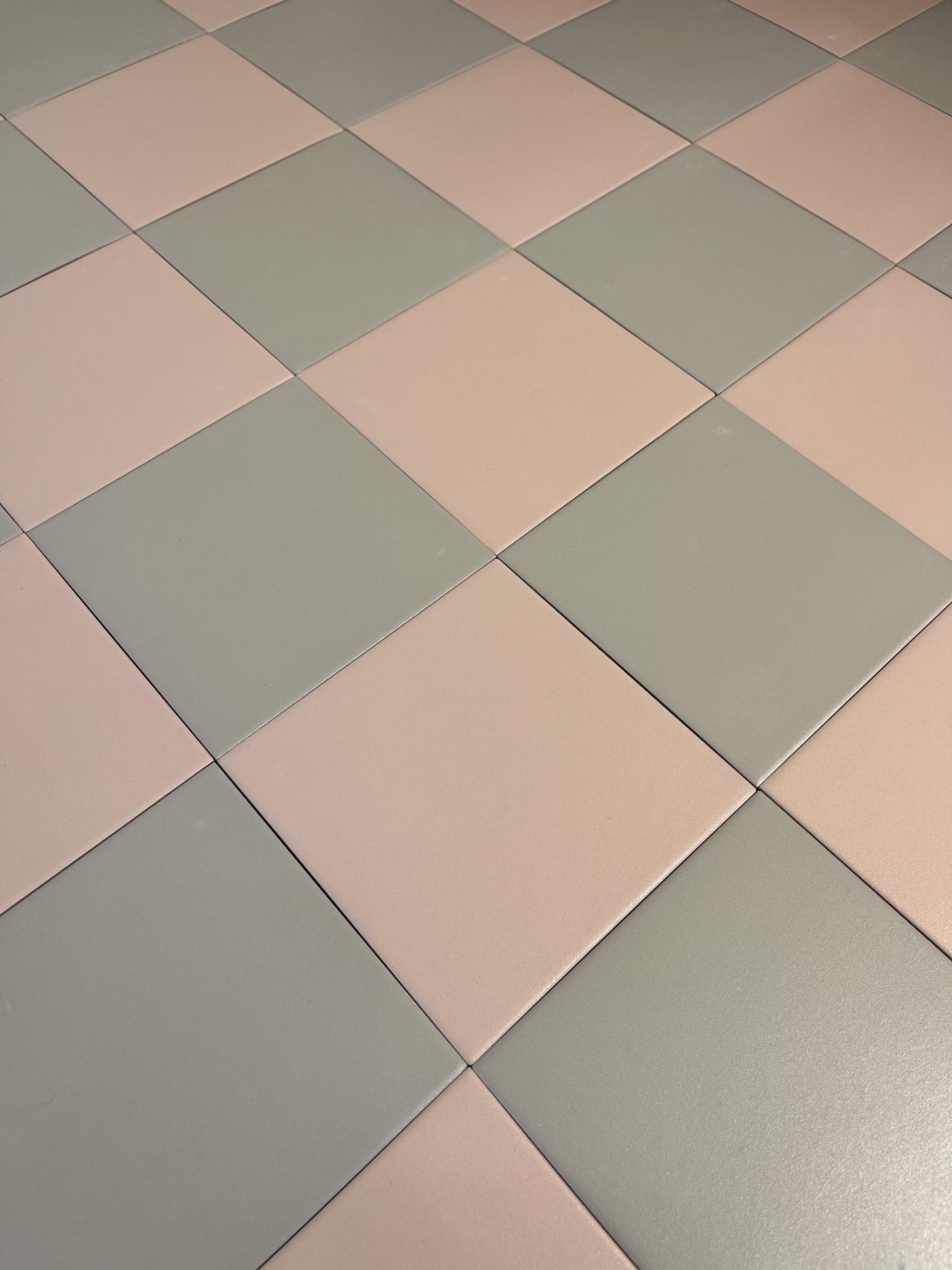 Victorian Pastello Dutch White and Blush Chequer Porcelain